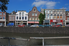 900104 Gezicht op de voorgevels van de panden Westerkade 5 (rechts) -9 te Utrecht.